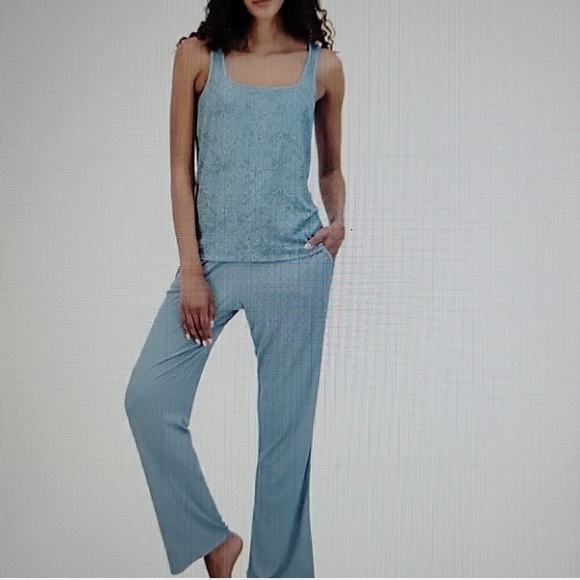 Chic Women's Blue 3 piece matching Pantsuit. New! - Picture 2 of 6